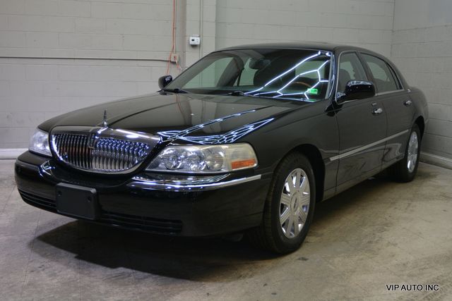 2005 Lincoln Town Car 4dr Sedan Signature Limited - 22954480 - 1