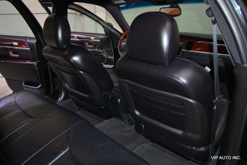 2005 Lincoln Town Car 4dr Sedan Signature Limited - 22954480 - 20