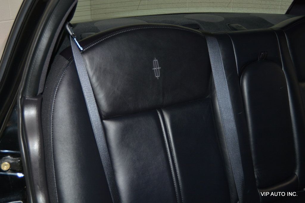 2005 Lincoln Town Car 4dr Sedan Signature Limited - 22954480 - 23