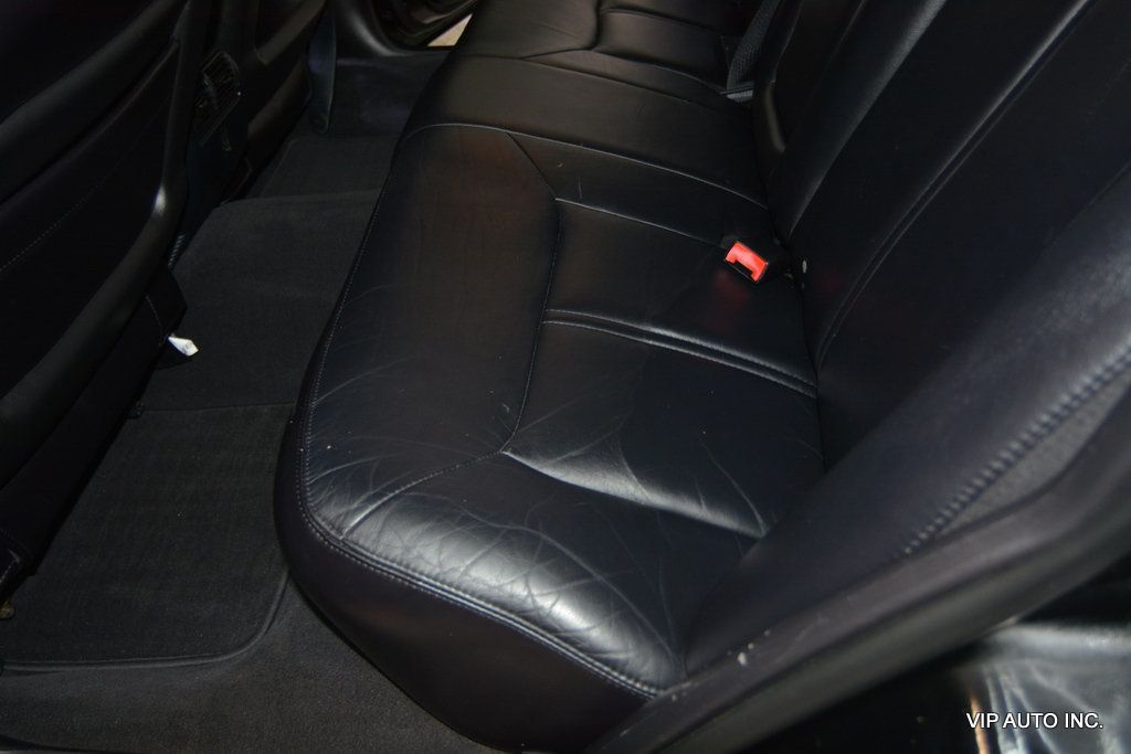 2005 Lincoln Town Car 4dr Sedan Signature Limited - 22954480 - 26