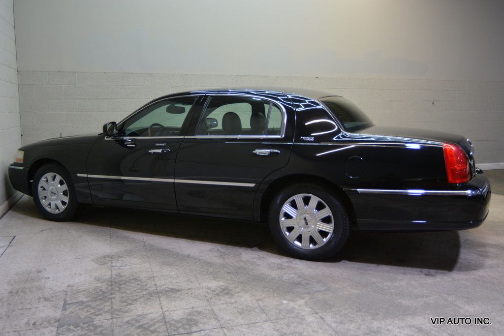 2005 Lincoln Town Car 4dr Sedan Signature Limited - 22954480 - 30