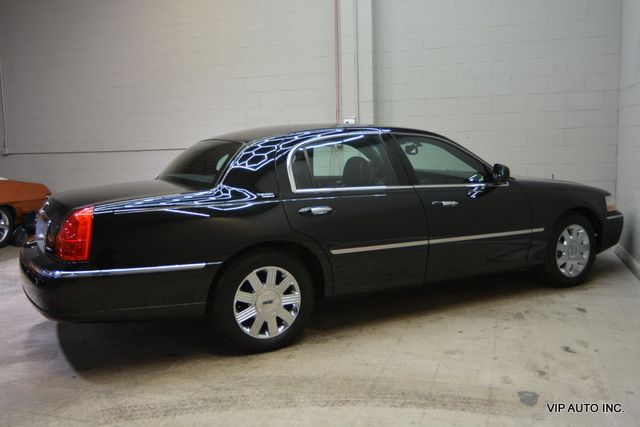 2005 Lincoln Town Car 4dr Sedan Signature Limited - 22954480 - 31