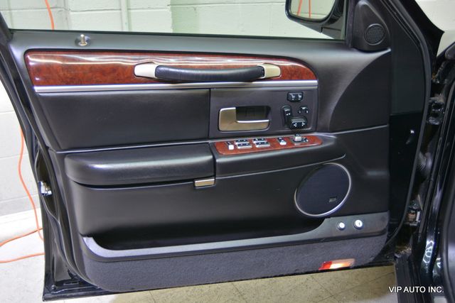 2005 Lincoln Town Car 4dr Sedan Signature Limited - 22954480 - 6