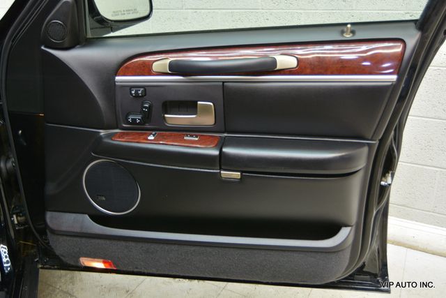 2005 Lincoln Town Car 4dr Sedan Signature Limited - 22954480 - 7