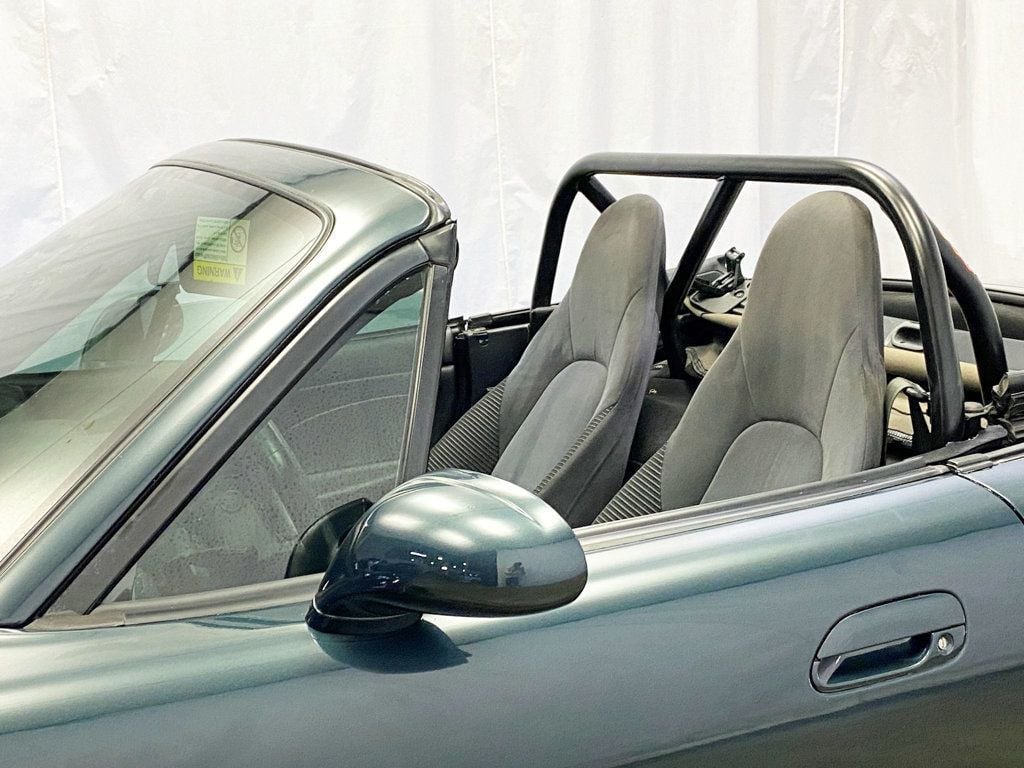 2005 Mazda MX-5 Miata 2dr Convertible Cloth 5-Speed Manual - 22897854 - 13