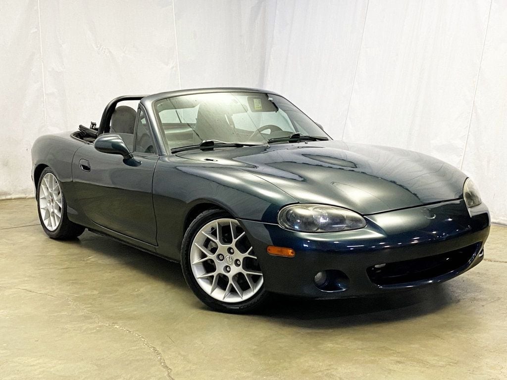 2005 Mazda MX-5 Miata 2dr Convertible Cloth 5-Speed Manual - 22897854 - 1