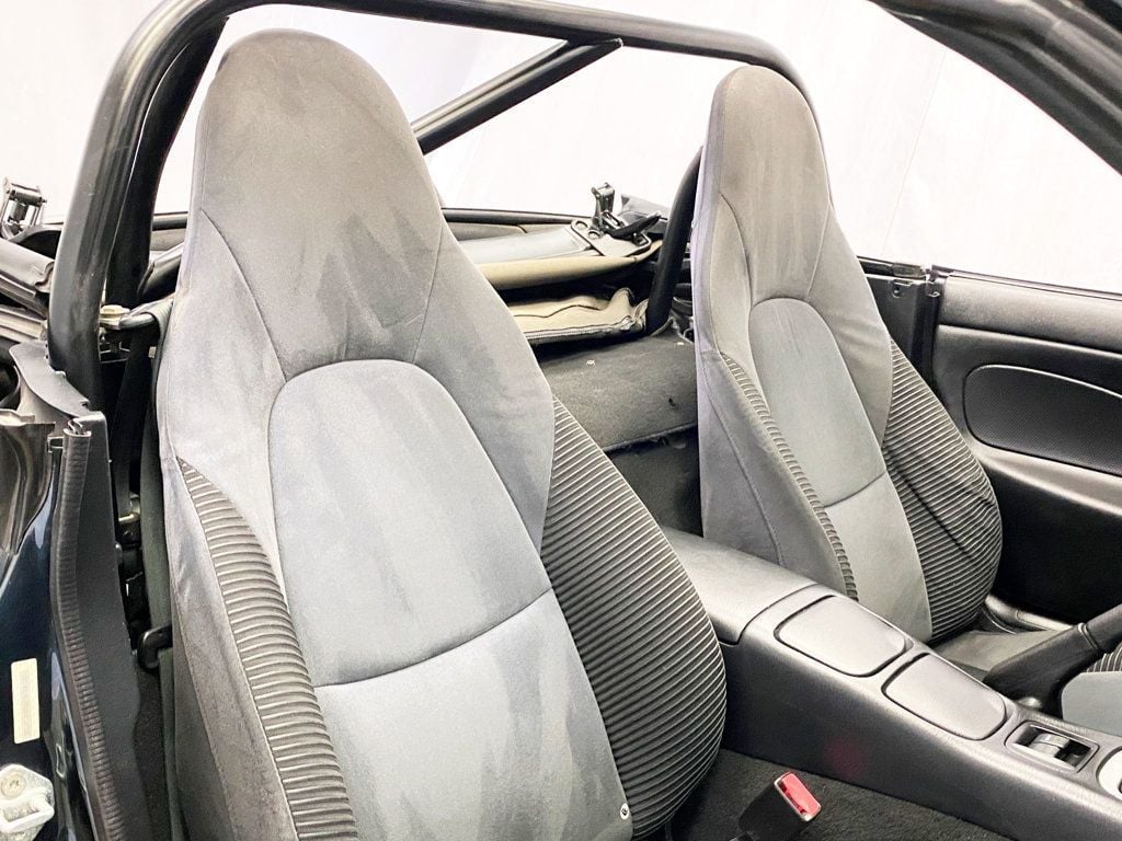 2005 Mazda MX-5 Miata 2dr Convertible Cloth 5-Speed Manual - 22897854 - 20