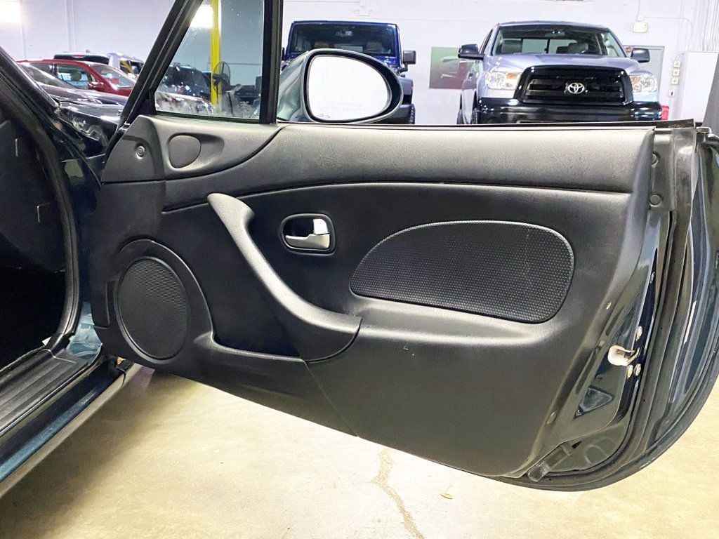 2005 Mazda MX-5 Miata 2dr Convertible Cloth 5-Speed Manual - 22897854 - 23