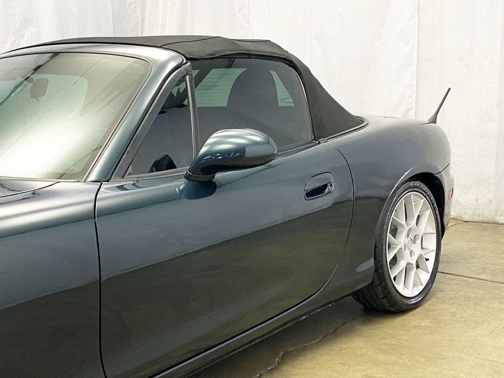 2005 Mazda MX-5 Miata 2dr Convertible Cloth 5-Speed Manual - 22897854 - 31