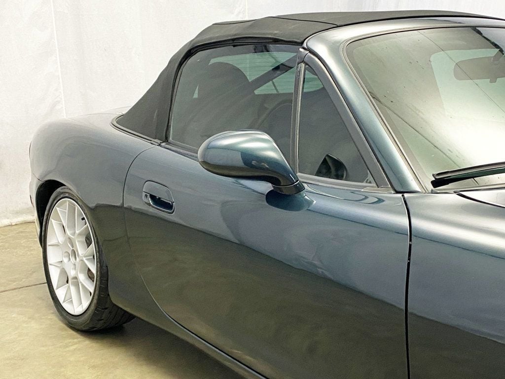 2005 Mazda MX-5 Miata 2dr Convertible Cloth 5-Speed Manual - 22897854 - 7