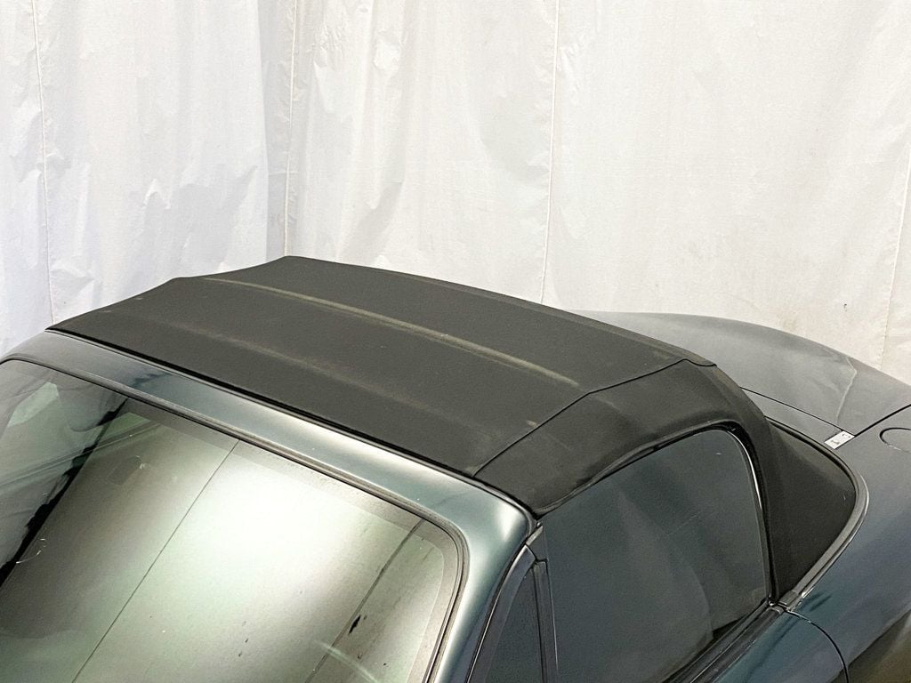 2005 Mazda MX-5 Miata 2dr Convertible Cloth 5-Speed Manual - 22897854 - 8