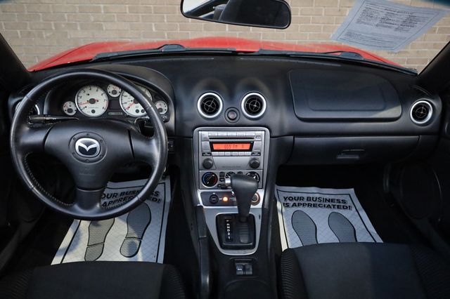 2005 Mazda MX-5 Miata 2dr Convertible Cloth Automatic - 22932745 - 19