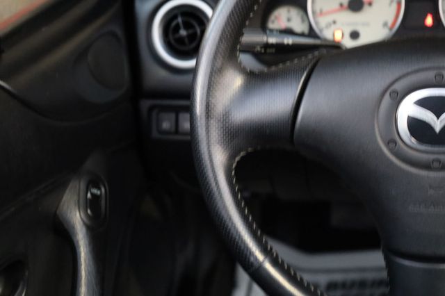 2005 Mazda MX-5 Miata 2dr Convertible Cloth Automatic - 22932745 - 23