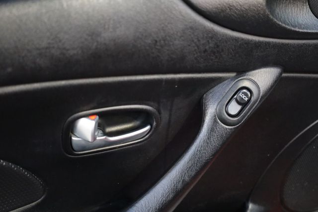 2005 Mazda MX-5 Miata 2dr Convertible Cloth Automatic - 22932745 - 24