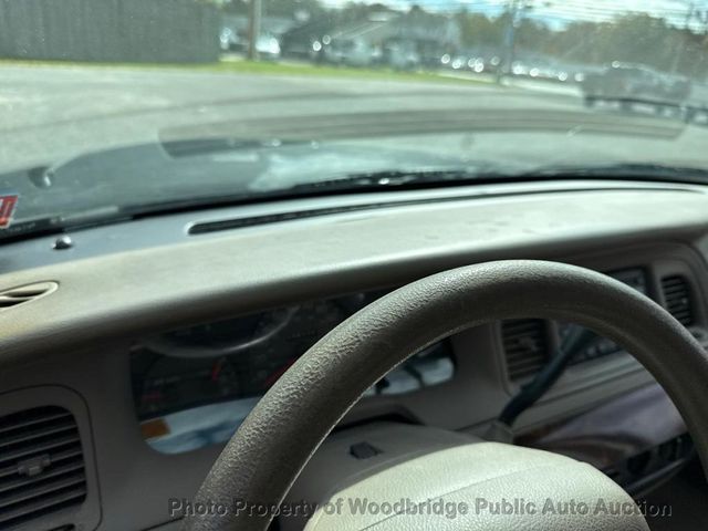 2005 Mercury Grand Marquis GS - 22941982 - 4