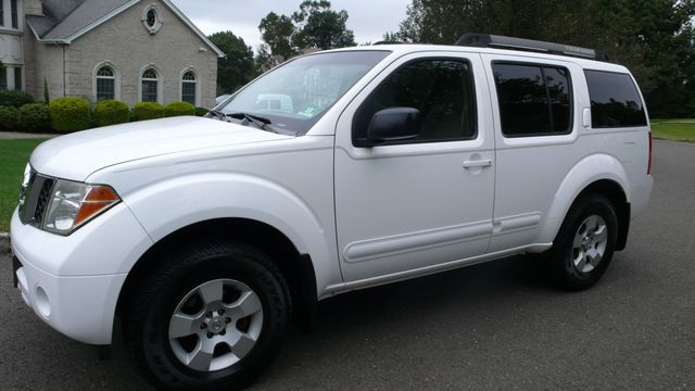 2005 Nissan Pathfinder SE 4WD - 18089431 - 4