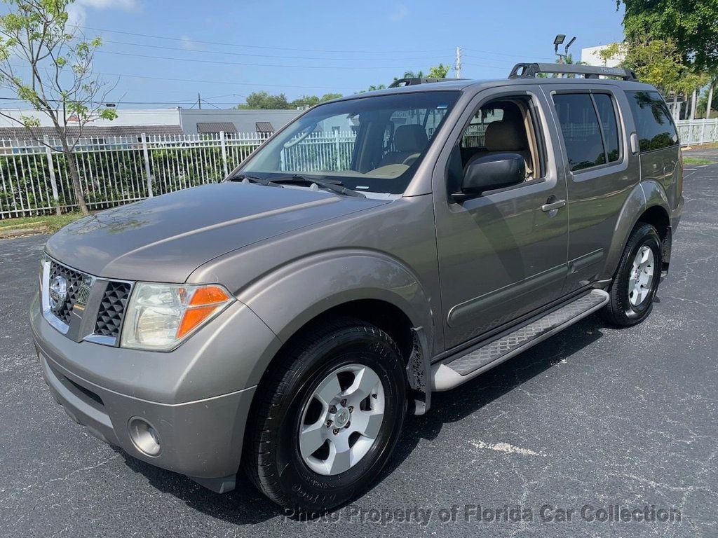 2005 Nissan Pathfinder XE 2WD 3rd Row - 21818970 - 0