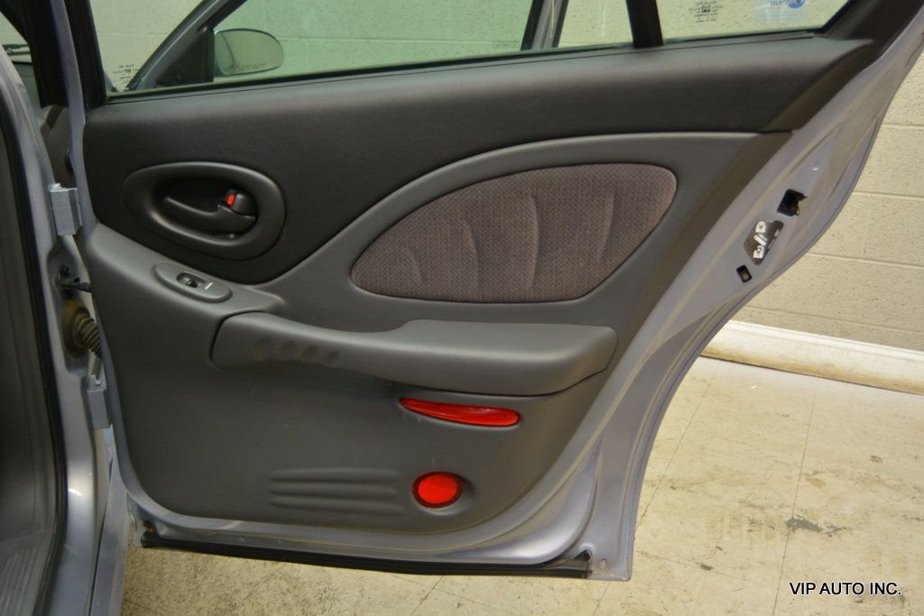 2005 Pontiac Bonneville 4dr Sedan SE - 22930979 - 9