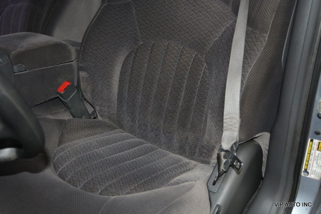 2005 Pontiac Bonneville 4dr Sedan SE - 22930979 - 14