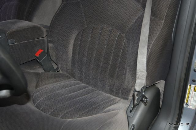 2005 Pontiac Bonneville 4dr Sedan SE - 22930979 - 14