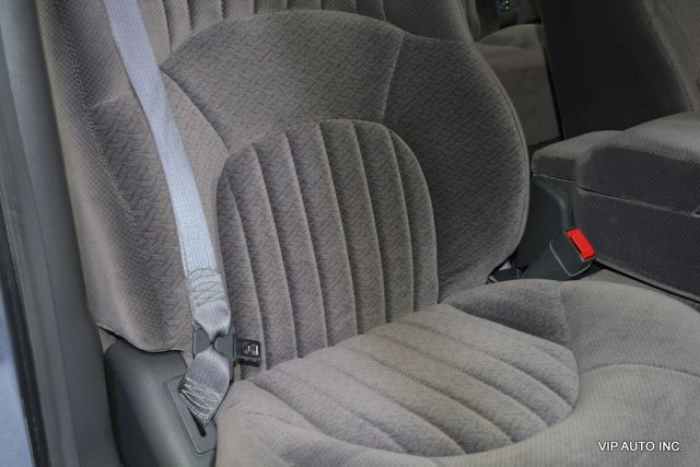 2005 Pontiac Bonneville 4dr Sedan SE - 22930979 - 15