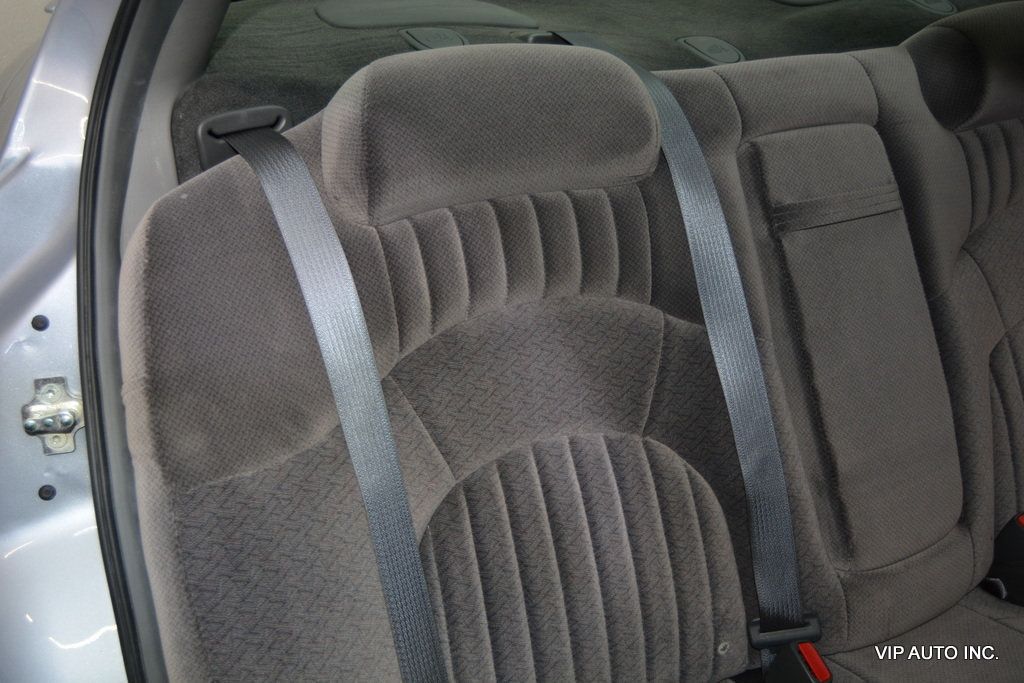 2005 Pontiac Bonneville 4dr Sedan SE - 22930979 - 21