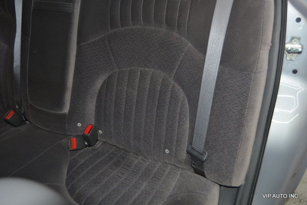 2005 Pontiac Bonneville 4dr Sedan SE - 22930979 - 22