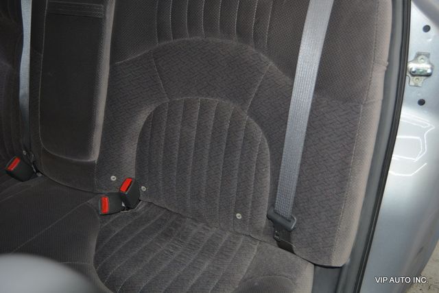 2005 Pontiac Bonneville 4dr Sedan SE - 22930979 - 22