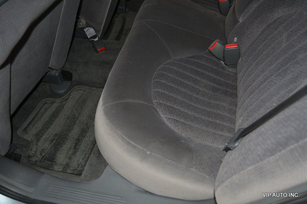 2005 Pontiac Bonneville 4dr Sedan SE - 22930979 - 24