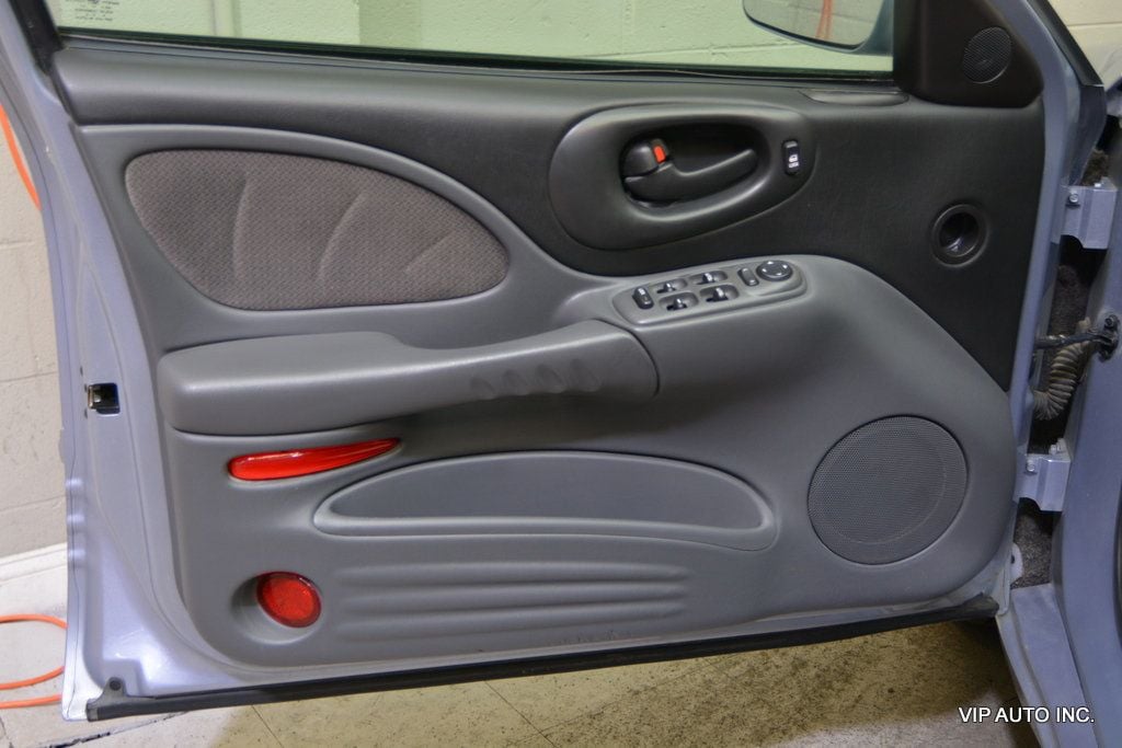 2005 Pontiac Bonneville 4dr Sedan SE - 22930979 - 6