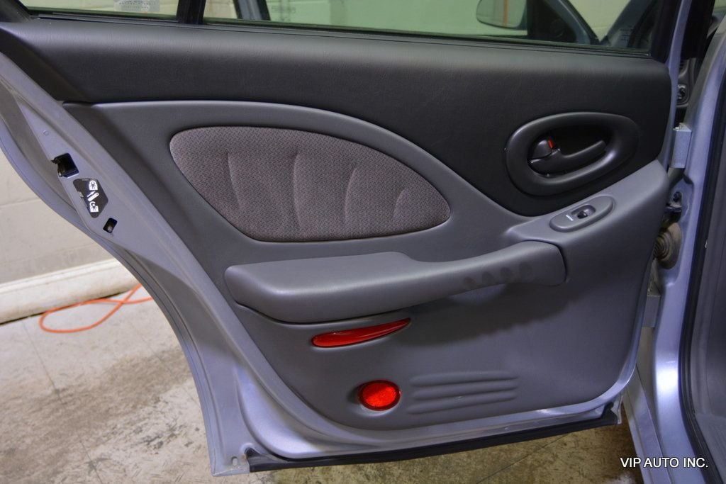 2005 Pontiac Bonneville 4dr Sedan SE - 22930979 - 8