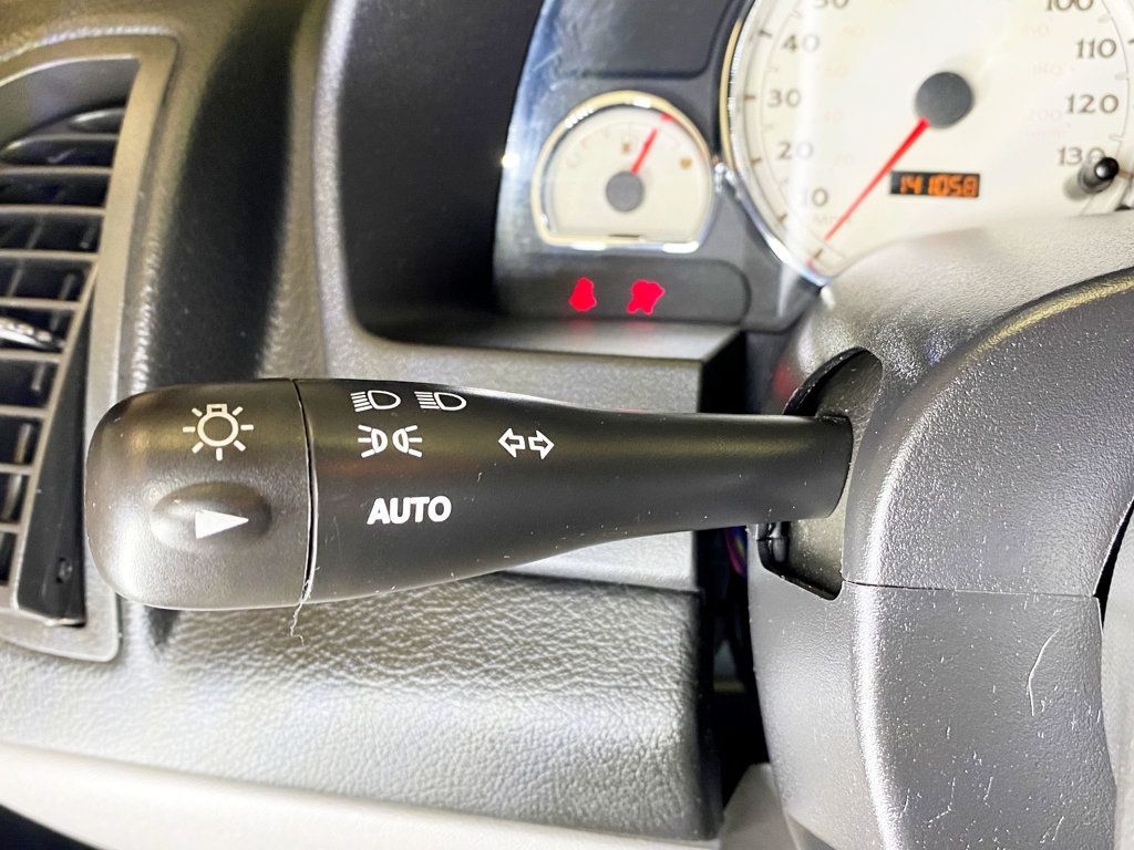 2005 Saturn Vue 4dr FWD Automatic V6 - 22896143 - 21