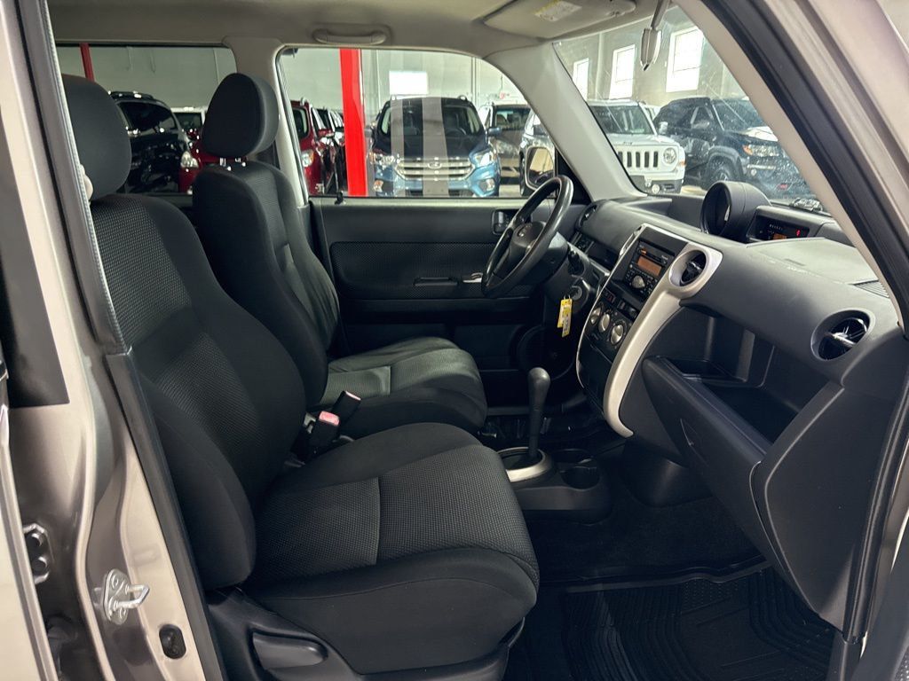 2005 Scion xB 5dr Wagon Automatic - 23016674 - 28