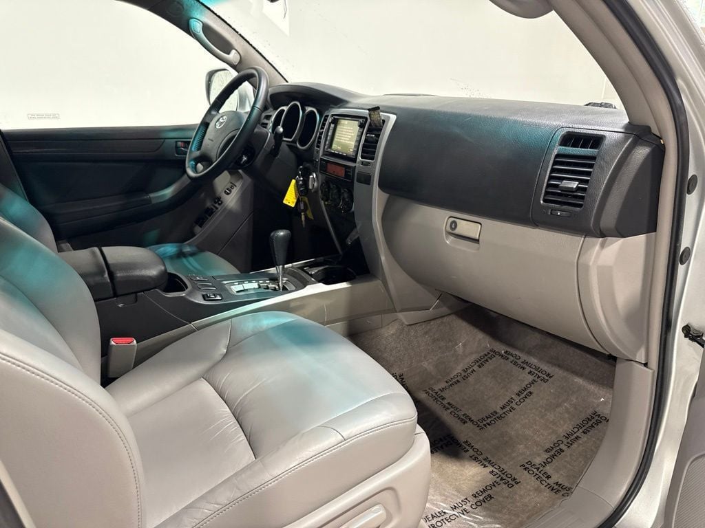2005 Toyota 4Runner 4dr Limited V8 Automatic 4WD - 23050621 - 38