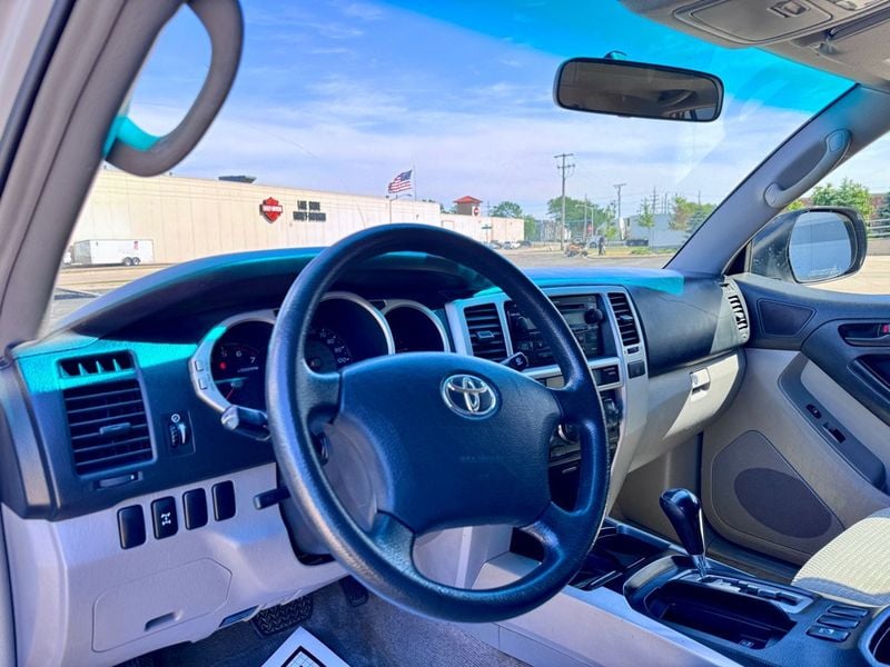 2005 Toyota 4Runner 4dr SR5 V6 Automatic 4WD - 23040478 - 8