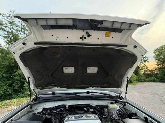 2005 Toyota 4Runner Rare V8! Limited, JBL Audio System, Rear Air Suspension - 23028190 - 18