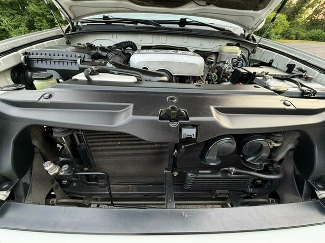 2005 Toyota 4Runner Rare V8! Limited, JBL Audio System, Rear Air Suspension - 23028190 - 19