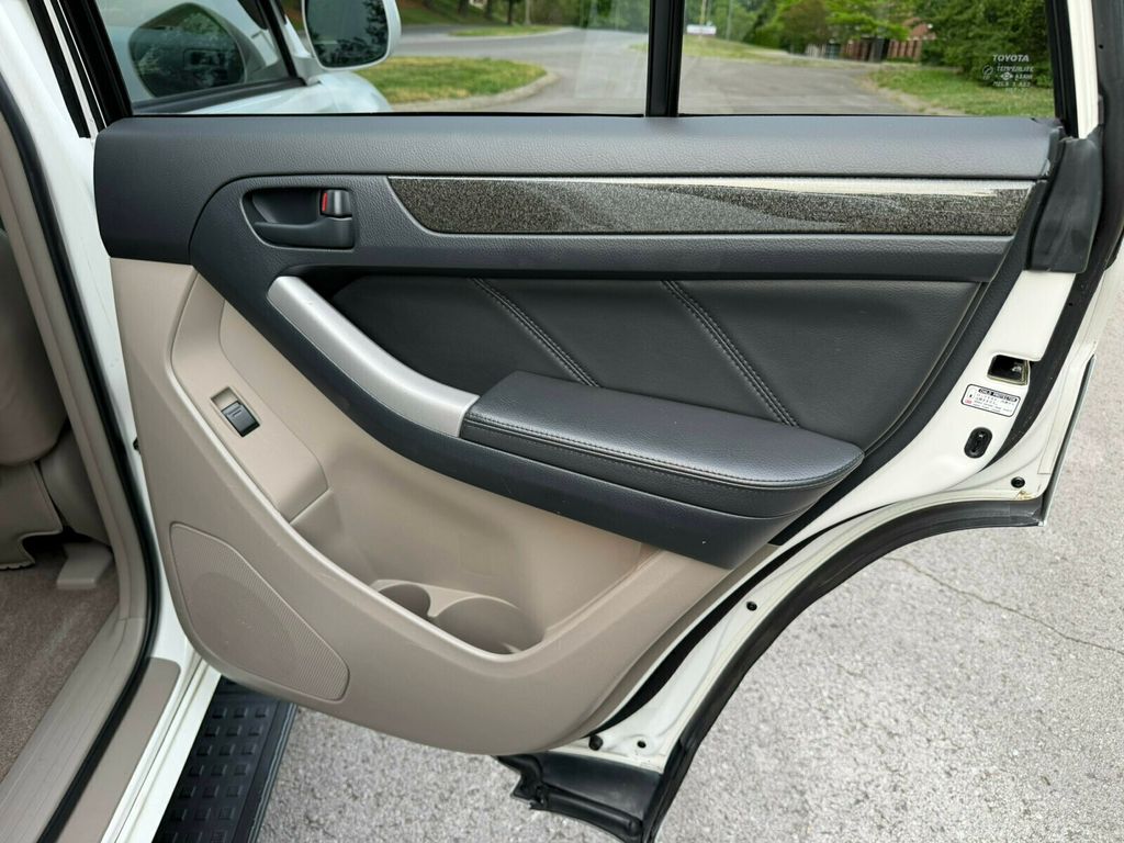 2005 Toyota 4Runner Rare V8! Limited, JBL Audio System, Rear Air Suspension - 23028190 - 30