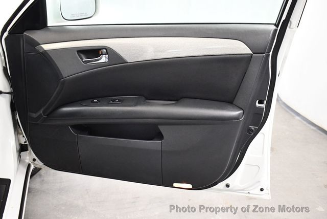 2005 Toyota Avalon 4dr Sedan XL - 22719845 - 38