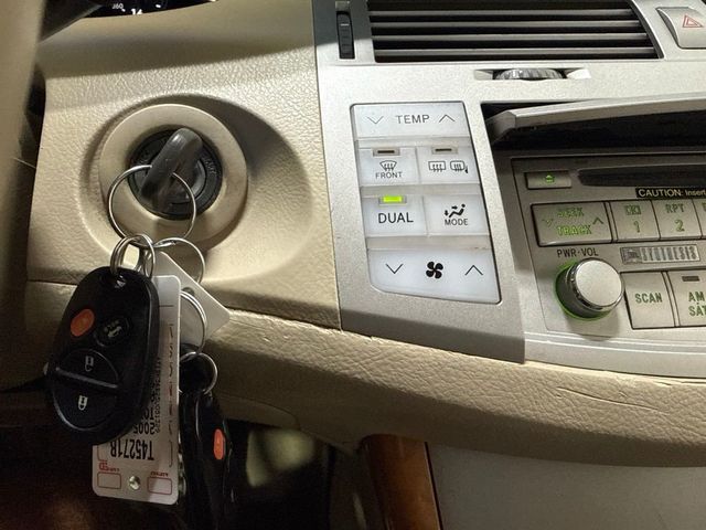 2005 Toyota Avalon 4dr Sedan XL - 23064498 - 18