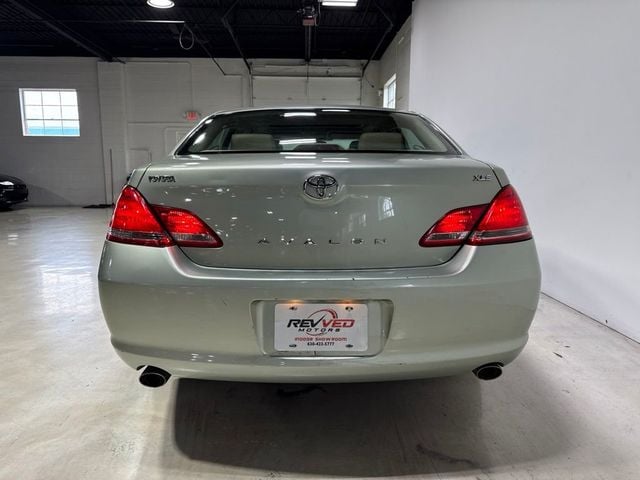 2005 Toyota Avalon 4dr Sedan XL - 23064498 - 5