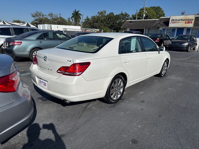 2005 Toyota Avalon 4dr Sedan XL - 22964595 - 6