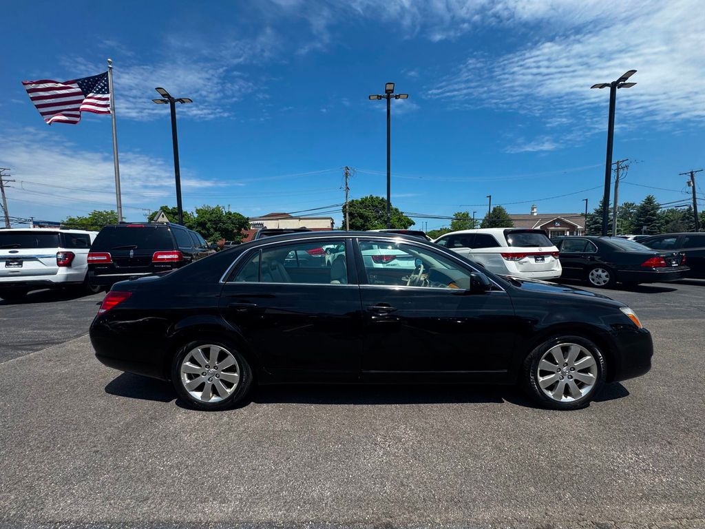 2005 Toyota Avalon 4dr Sedan XL - 23031341 - 3