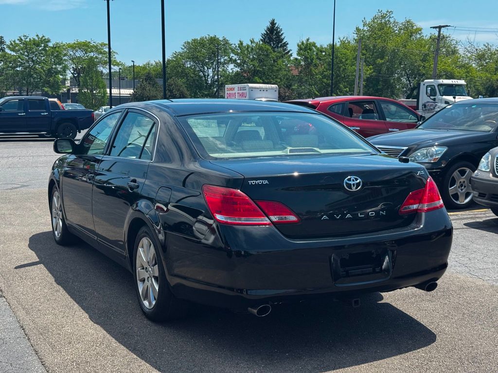 2005 Toyota Avalon 4dr Sedan XL - 23031341 - 7
