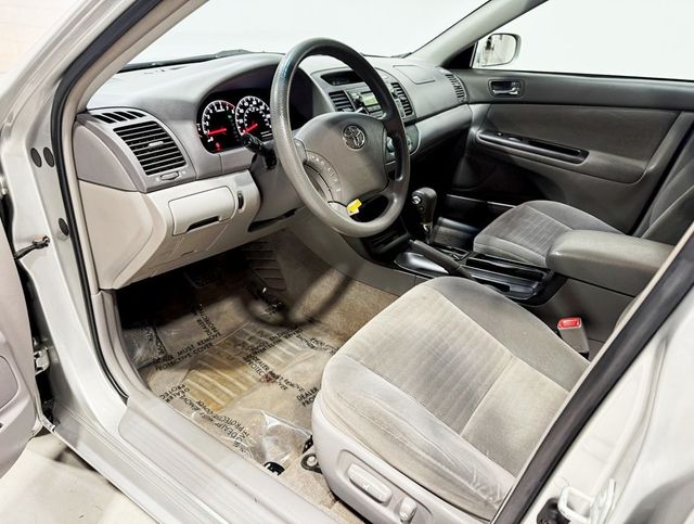 2005 Toyota Camry 4dr Sedan LE Automatic - 22935353 - 18
