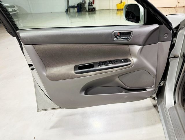 2005 Toyota Camry 4dr Sedan LE Automatic - 22935353 - 20