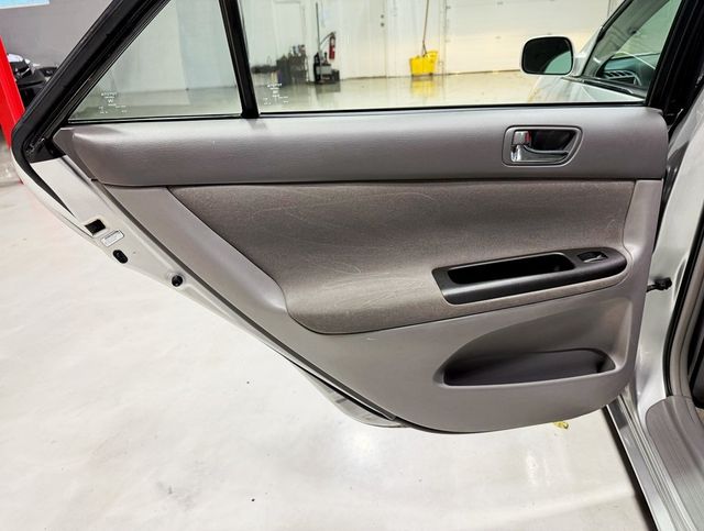 2005 Toyota Camry 4dr Sedan LE Automatic - 22935353 - 25