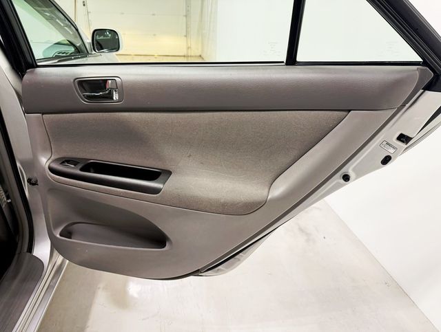 2005 Toyota Camry 4dr Sedan LE Automatic - 22935353 - 28