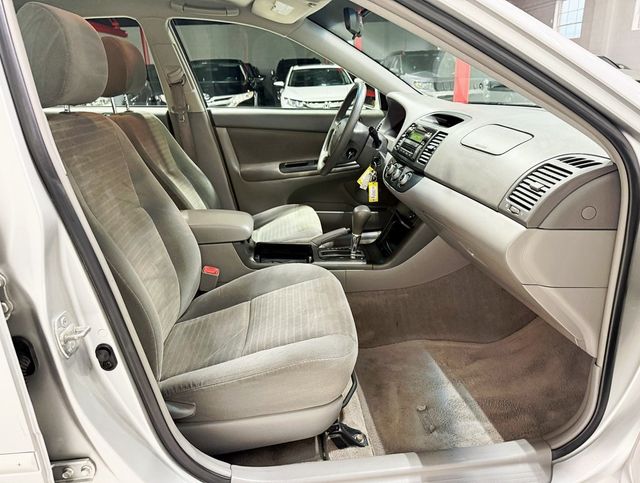 2005 Toyota Camry 4dr Sedan LE Automatic - 22935353 - 29