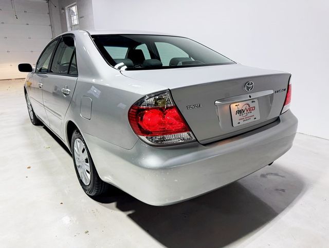 2005 Toyota Camry 4dr Sedan LE Automatic - 22935353 - 3